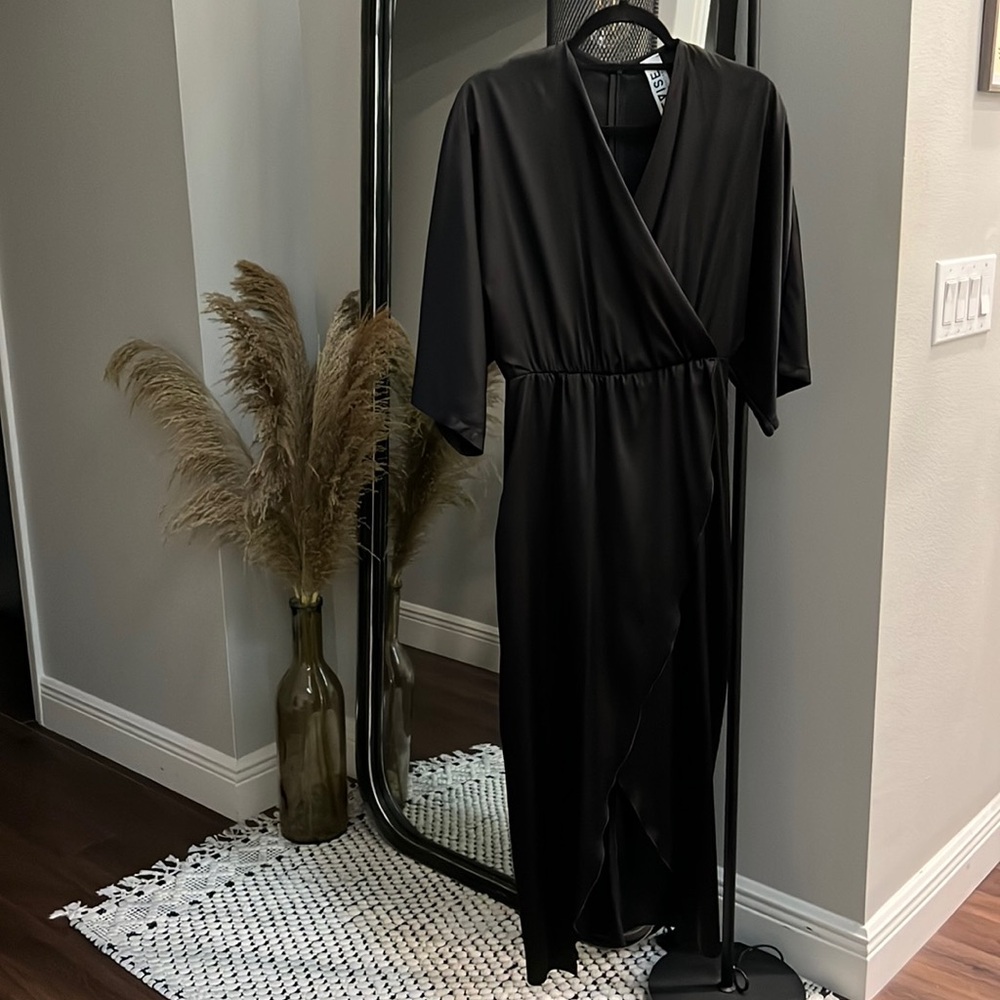 Satin black kimono-style midi-dress